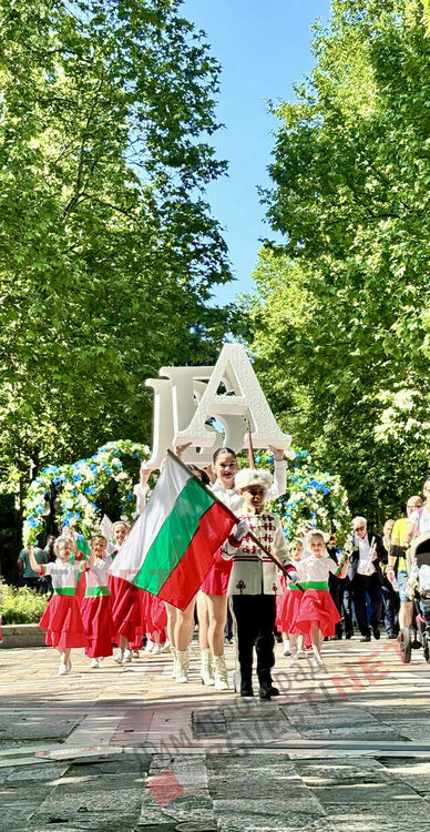 Хиляди честваха 24 май в центъра на Димитровград