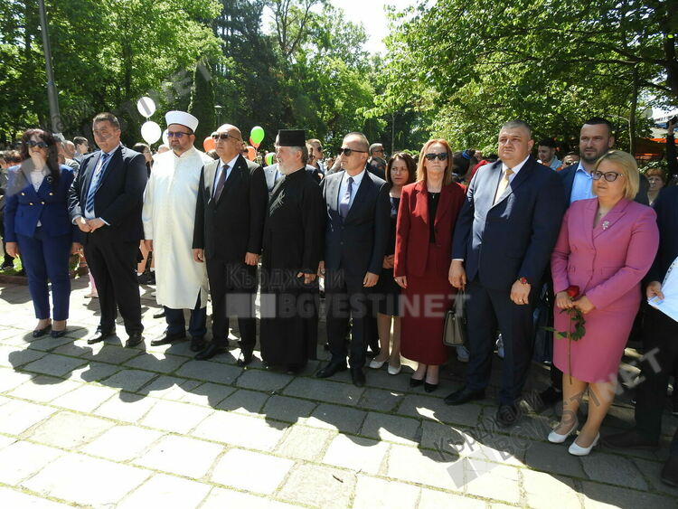 С празнично шествие и тържествен ритуал, кърджалийци отбелязаха 24 май
