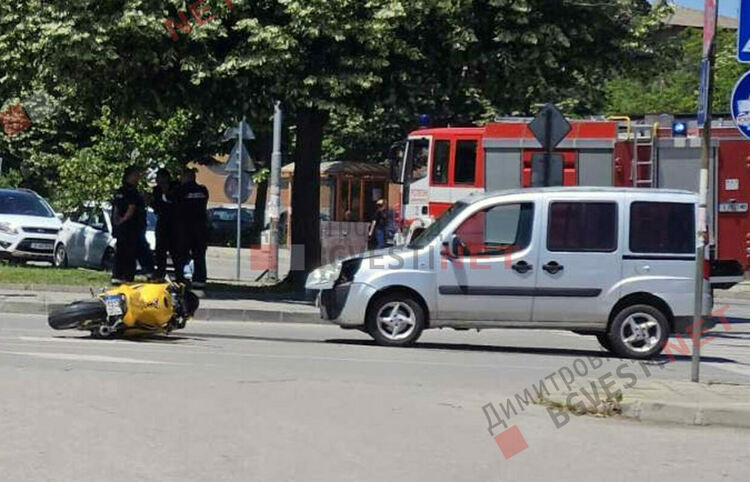 Блъснаха моторист в Димитровград