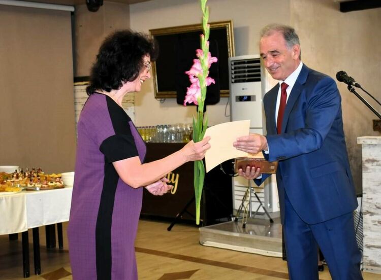 Наградиха учители и културни дейци от Асеновград 
