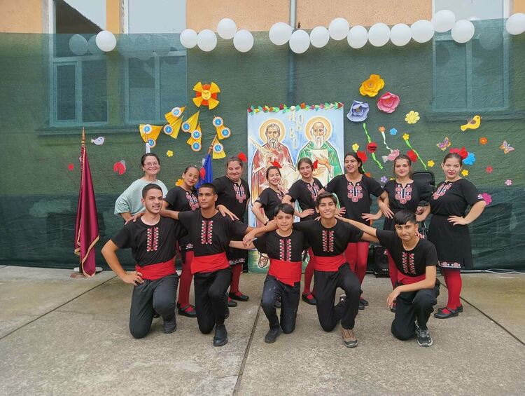 Учениците от Караджалово почетоха Кирил и Методий