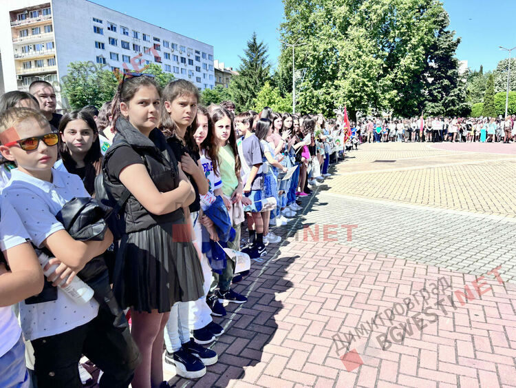 Хиляди честваха 24 май в центъра на Димитровград