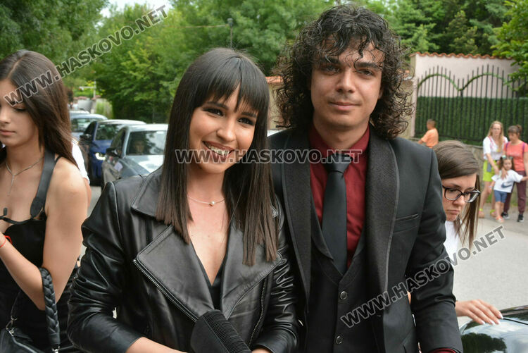 Гайдари на бала на Езиковата гимназия в Хасково