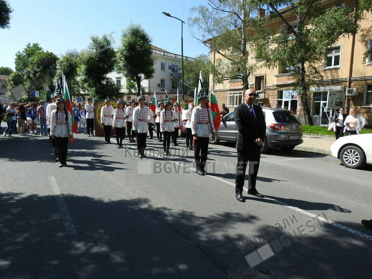 С празнично шествие и тържествен ритуал, кърджалийци отбелязаха 24 май