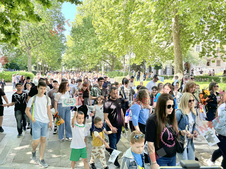 Хиляди честваха 24 май в центъра на Димитровград