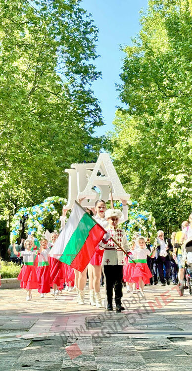 Хиляди честваха 24 май в центъра на Димитровград