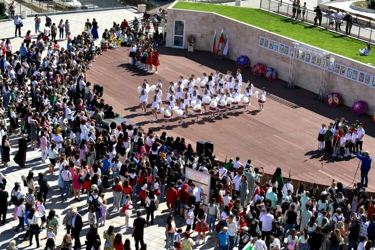 Асеновград отбеляза 24-ти май с голям детски концерт 
