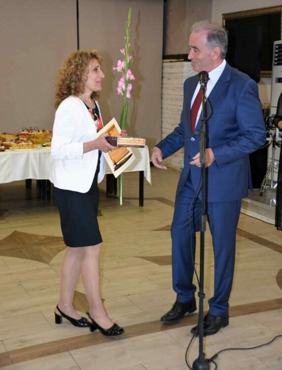 Наградиха учители и културни дейци от Асеновград 