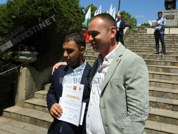За 24-та поредна година Ротари клуб Кърджали отличи водещи ученици от общината