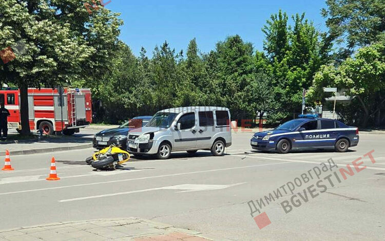 Блъснаха моторист в Димитровград