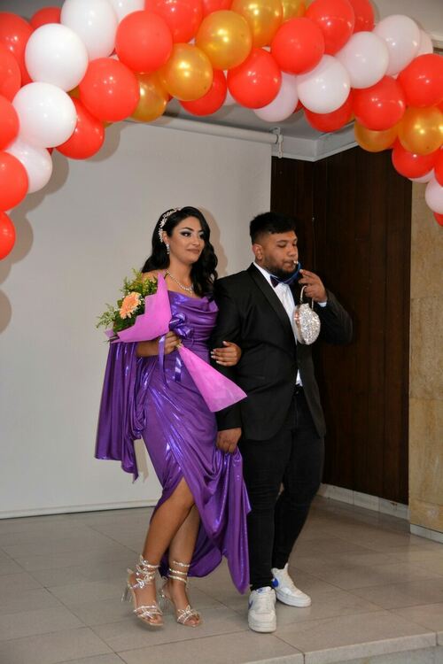 Тържествено изпратиха първите абитуриенти на випуск 2024 г. в Асеновград 