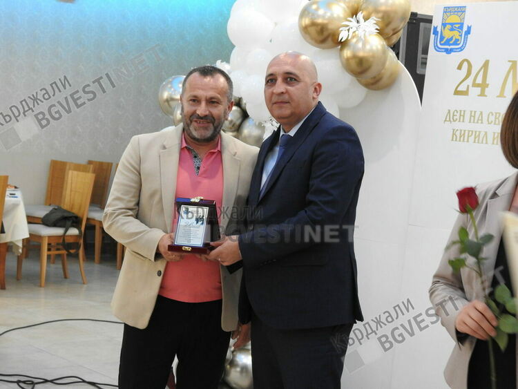 Кметът на Кърджали награди учители, творци и дейци на културата по случай 24 май