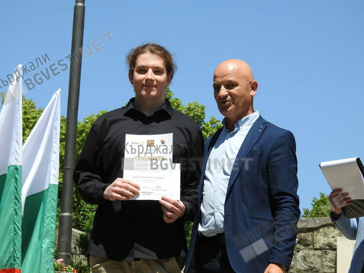 За 24-та поредна година Ротари клуб Кърджали отличи водещи ученици от общината