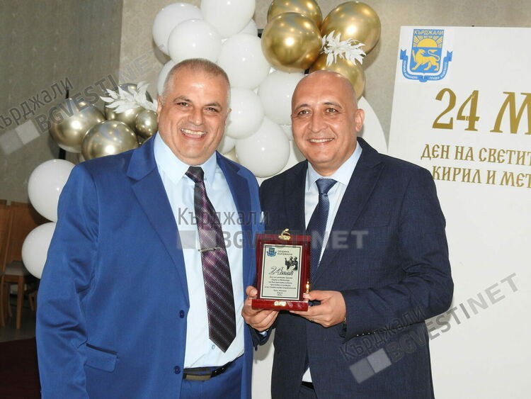 Кметът на Кърджали награди учители, творци и дейци на културата по случай 24 май
