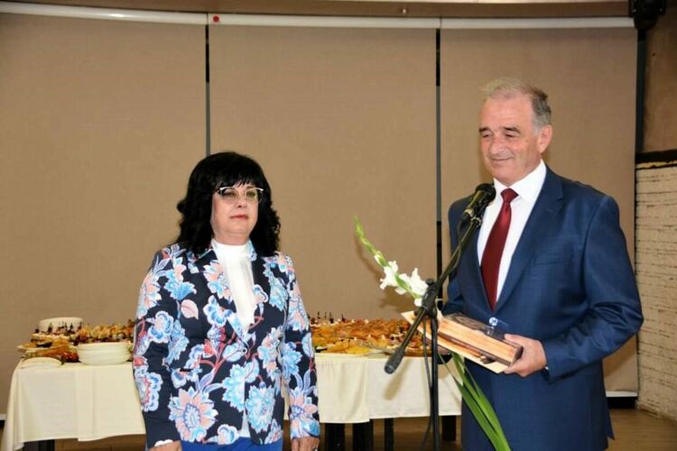 Наградиха учители и културни дейци от Асеновград 