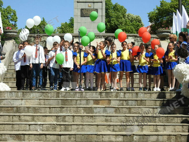 С празнично шествие и тържествен ритуал, кърджалийци отбелязаха 24 май