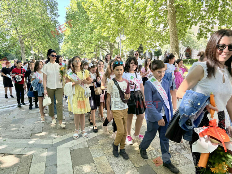 Хиляди честваха 24 май в центъра на Димитровград