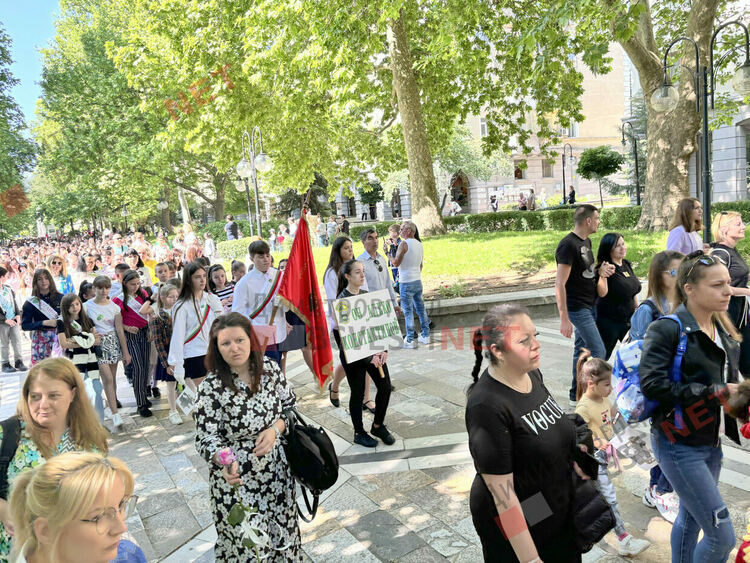 Хиляди честваха 24 май в центъра на Димитровград