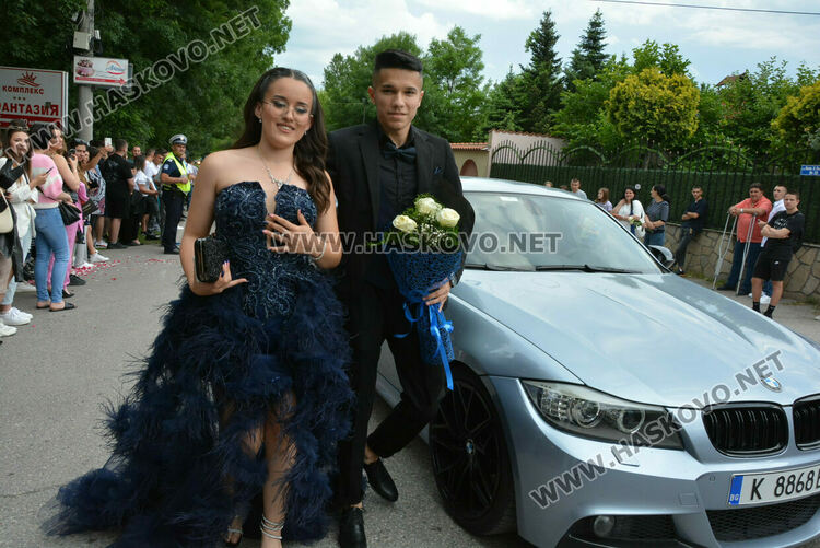 Гайдари на бала на Езиковата гимназия в Хасково