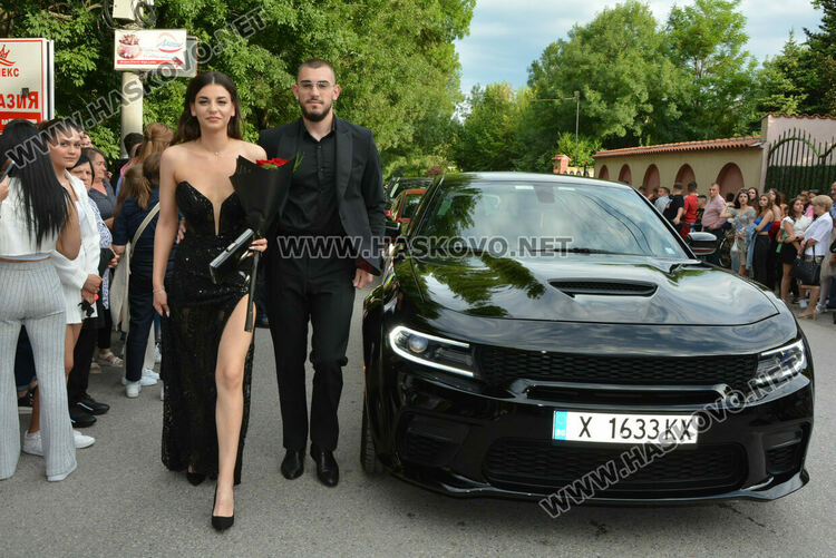 Гайдари на бала на Езиковата гимназия в Хасково