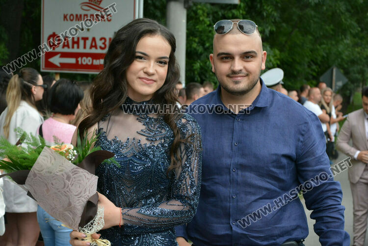 Гайдари на бала на Езиковата гимназия в Хасково