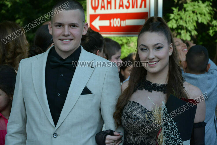 Шик и блясък белязаха бала на абитуриентите от Математическата гимназия