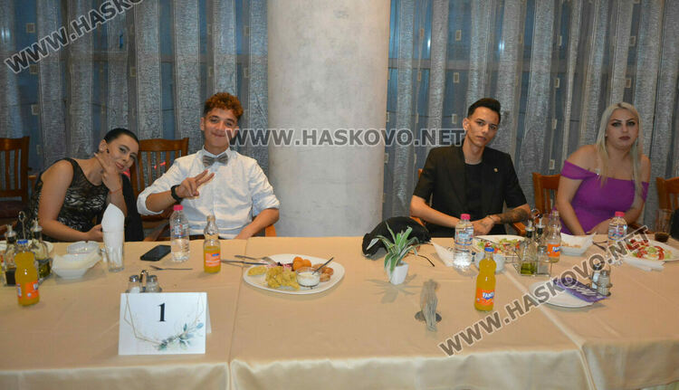 Короната - предпочитан атрибут от абитуриентките на ПГЛП