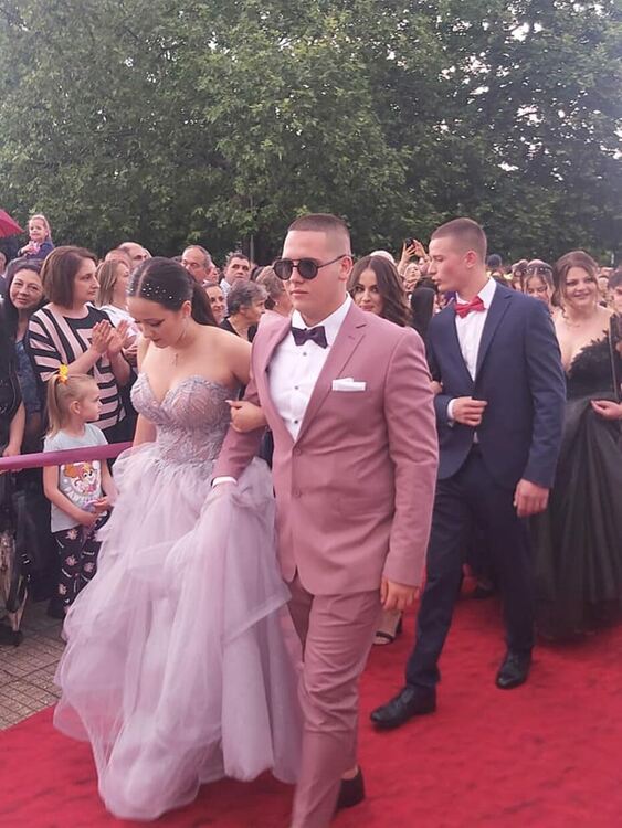 "На добър час!" казахме на златаровския випуск 2024 