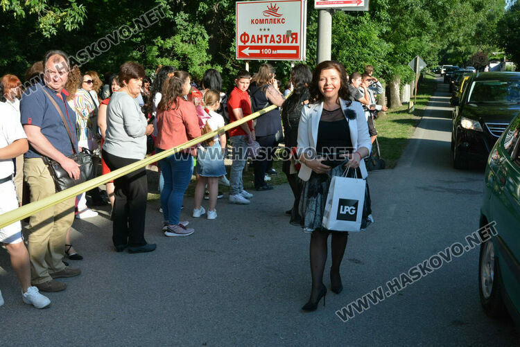 Шик и блясък белязаха бала на абитуриентите от Математическата гимназия