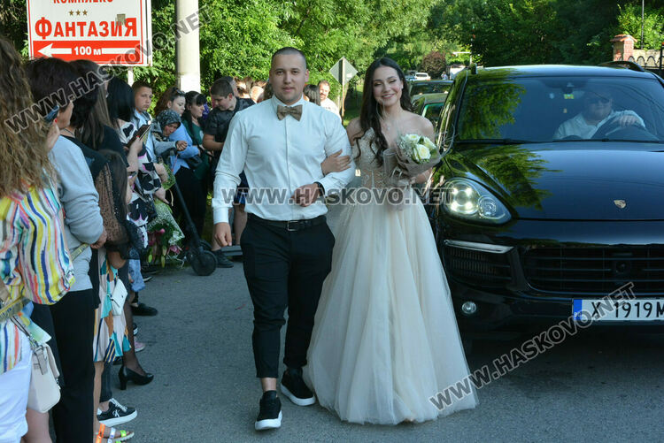 Шик и блясък белязаха бала на абитуриентите от Математическата гимназия