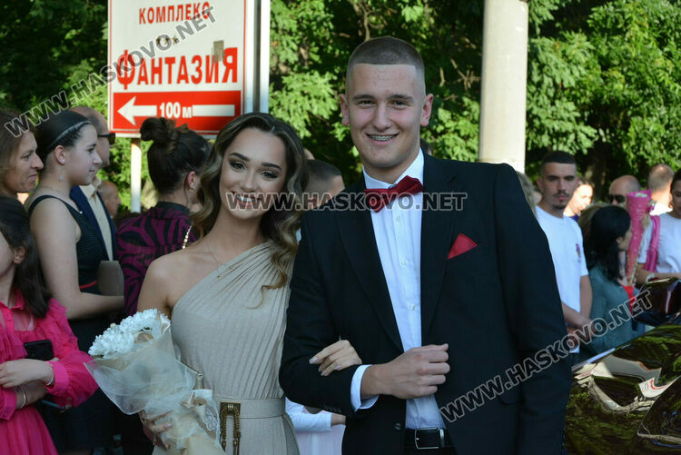 Шик и блясък белязаха бала на абитуриентите от Математическата гимназия