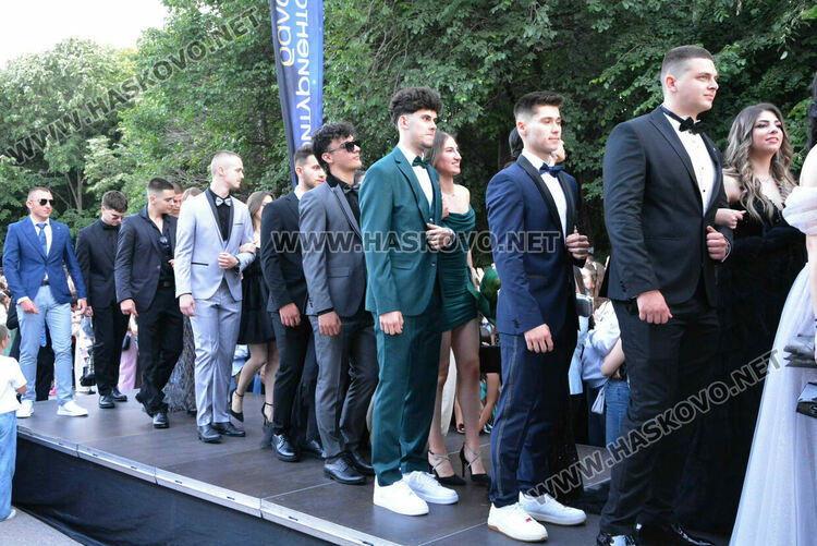 Шик и блясък белязаха бала на абитуриентите от Математическата гимназия