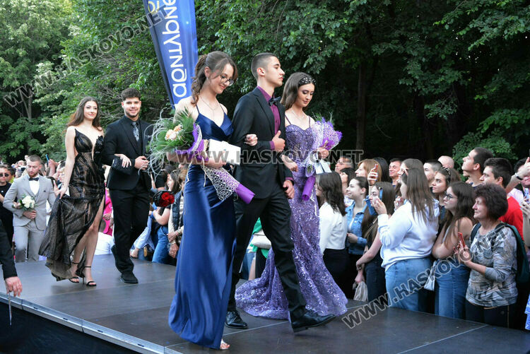 Шик и блясък белязаха бала на абитуриентите от Математическата гимназия