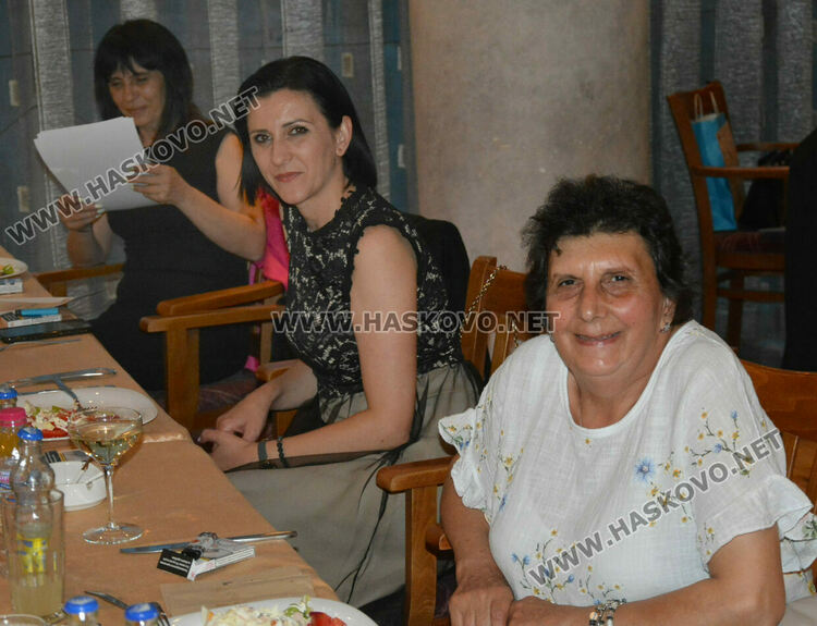 Короната - предпочитан атрибут от абитуриентките на ПГЛП