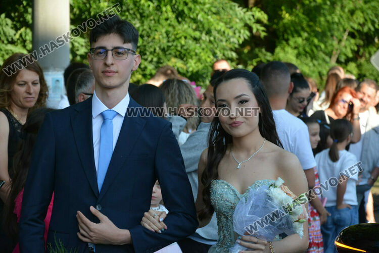 Шик и блясък белязаха бала на абитуриентите от Математическата гимназия