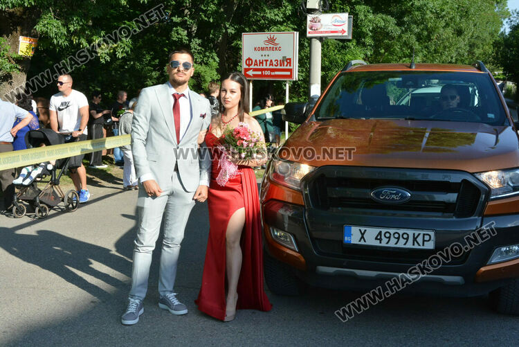 Шик и блясък белязаха бала на абитуриентите от Математическата гимназия