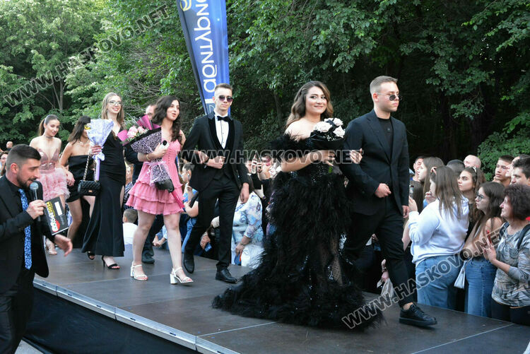 Шик и блясък белязаха бала на абитуриентите от Математическата гимназия