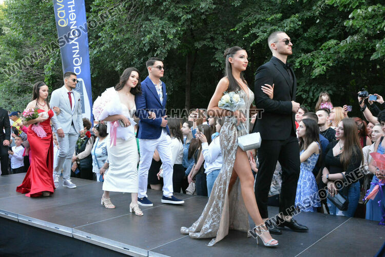 Шик и блясък белязаха бала на абитуриентите от Математическата гимназия