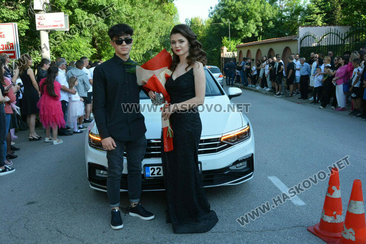 Шик и блясък белязаха бала на абитуриентите от Математическата гимназия