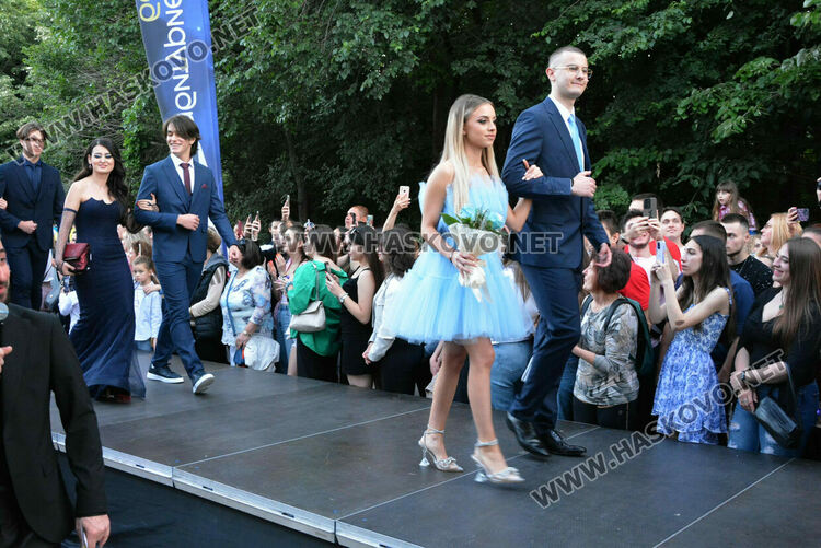 Шик и блясък белязаха бала на абитуриентите от Математическата гимназия