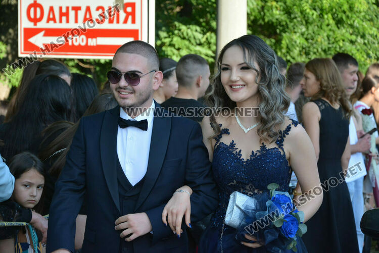 Шик и блясък белязаха бала на абитуриентите от Математическата гимназия