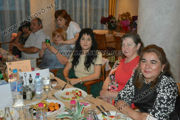 Короната - предпочитан атрибут от абитуриентките на ПГЛП