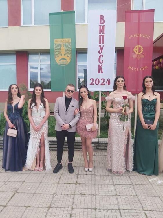 "На добър час!" казахме на златаровския випуск 2024 