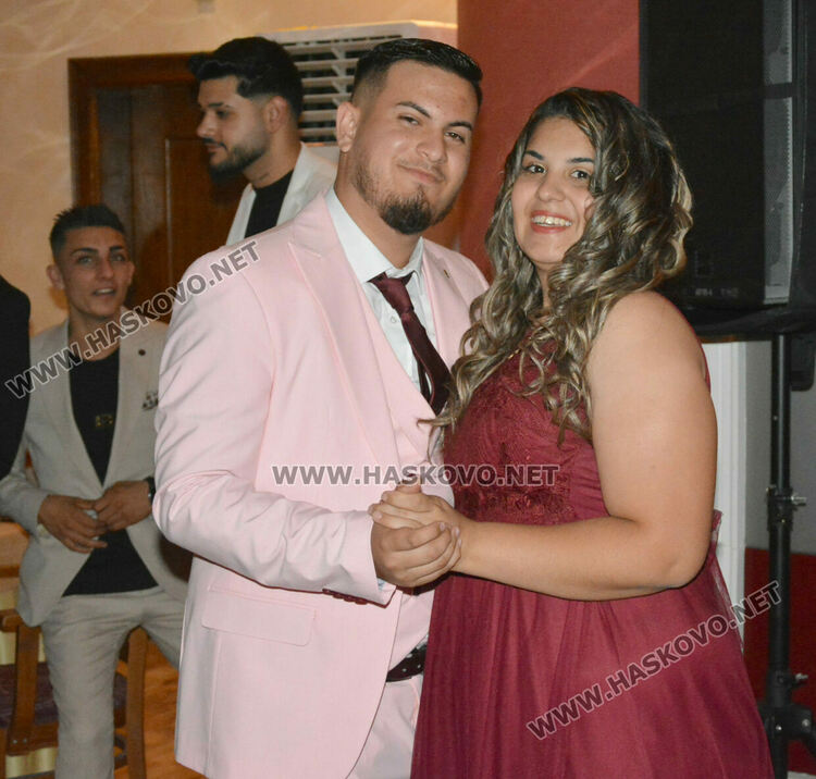 Короната - предпочитан атрибут от абитуриентките на ПГЛП