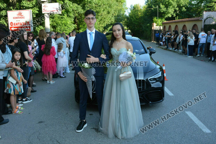 Шик и блясък белязаха бала на абитуриентите от Математическата гимназия