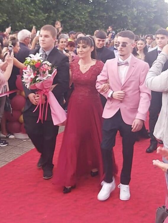 "На добър час!" казахме на златаровския випуск 2024 