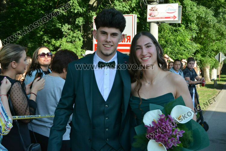 Шик и блясък белязаха бала на абитуриентите от Математическата гимназия