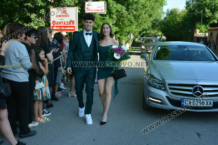 Шик и блясък белязаха бала на абитуриентите от Математическата гимназия