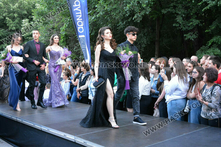 Шик и блясък белязаха бала на абитуриентите от Математическата гимназия