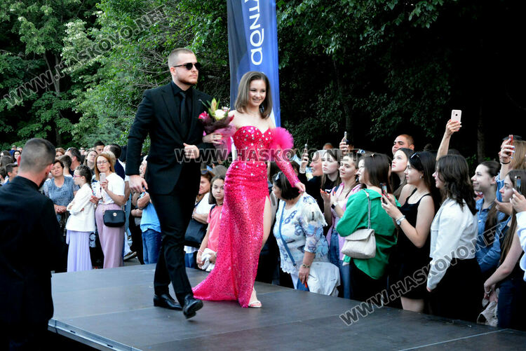 Шик и блясък белязаха бала на абитуриентите от Математическата гимназия